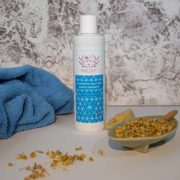 Shampoo blu per manti bianchi